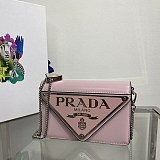 21-22AW プラダ ブラッシュドレザーショルダーバッグ 偽物 ビッグロゴ チェーン pup41758