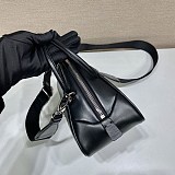 争奪戦 プラダ レディース トップハンドルバッグ 偽物 puk49508