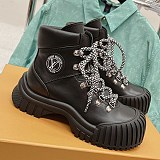 お洒落 ルイヴィトン ラインアンクルブーツ 偽物 vud58967