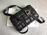 欲しい♡超限定♪ボッテガヴェネタ パデッドカセット コピー ショルダーバッグ ゴールド仕上げ 591970VCQR18425