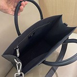すぐ届く フェンディ バーティカル トートバッグ 偽物 feg78433