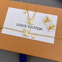 《大人気》ルイヴィトン ピンク 偽物 コリエ LV アイコニック ネックレス/ピアス/ブレスレット M01215 《大人気》ルイヴィトン ピンク 偽物 コリエ LV アイコニック ネックレス/ピアス/ブレスレット M01215