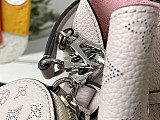 欲しい♡超限定♪ルイヴィトン ベラ マヒナレザー 偽物 ショルダーバッグ★ミストグレー M57536