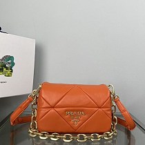 即発送プラダ ナッパレザー システム パッチワーク バッグ 偽物 pui52671 即発送プラダ ナッパレザー システム パッチワーク バッグ 偽物 pui52671