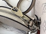 欲しい♡超限定♪ルイヴィトン ベラ マヒナレザー 偽物 ショルダーバッグ★ミストグレー M57536