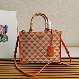 【プラダ 】新作！シンボルジャカード スモール バッグ 偽物 1BA355