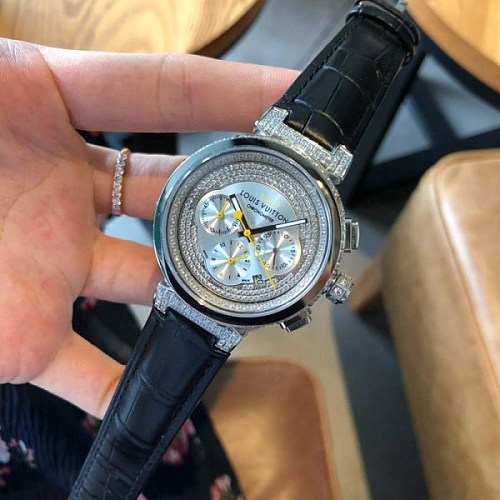 人気急上昇 ルイヴィトン 時計 偽物 タンブール ストリート ダイバー 39mm vuy15520