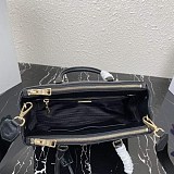 人気 新色☆希少 プラダ ショルダーバッグ 偽物 puo30879