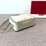 入手困難ヴァレンティノ ショルダーバッグ コピー ハンドバッグ★ロックスタッズ Vup84449