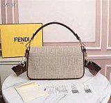 希少色フェンディ ミディ コピー バゲット FFファブリック バッグ fey40952