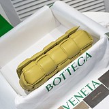 大人気！ボッテガヴェネタ ザチェーン カセット 偽物 レザー製クロスボディバッグ boa02082