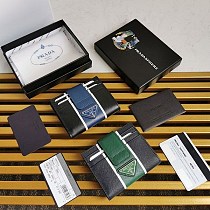超希少!プラダ スムースレザー 折り財布 偽物 2色 pue62507 超希少!プラダ スムースレザー 折り財布 偽物 2色 pue62507
