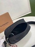 日本未入荷バーバリー ショルダーバッグ コピーロゴ ディテール クロスボディ バッグ 80256691