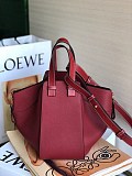 21新作 ロエベ ハンモック コピー クラシックレザースモール ハンドバッグ lom98876