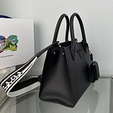 すぐ届プラダ スーパーコピー モノクローム スモール バッグ puk76787