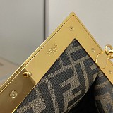 世界中で大人気♪フェンディ コピー ファースト レザー バッグ fee43855