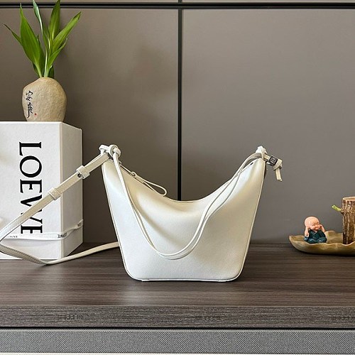 ロエベ ハンモックショルダーバック コピー loi93538
