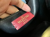 大人気!!新色ヴァレンティノ ハンドバッグ 偽物 SUPERVEE Vロゴ カーフスキン Vud62500