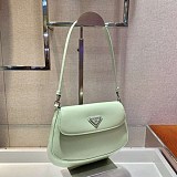 お洒落に♪プラダ★フラップ付きクレオショルダーバッグ 偽物送料込 pug57927