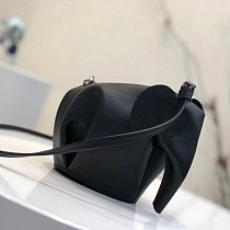 ☆新作☆ ロエベ ショルダーバッグ スーパーコピー エレファント ポーチ loy27058 ☆新作☆ ロエベ ショルダーバッグ スーパーコピー エレファント ポーチ loy27058