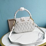 可愛いミュウミュウ マテラッセ 偽物☆ストラップ付ハンドバッグ mya09523