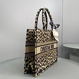 関税なしディオール Book Tote トートバッグ偽物 ヒョウ柄 バッグレオパード刺繍 M1286ZRHM ブックトート dei75907