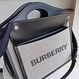 春もの新作バーバリー ショルダーバッグ コピー ミニ ツートン キャンバス＆レザー ポケットバッグ Bal68896
