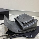 累積売上総額第１位！サンローラン ショルダーバッグ 偽物 ニキ ミディアム クリンクルヴィンテージレザー 2モデル 6331580EN0430