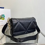 希少色【プラダ】パデッドナッパ レザー ショルダーバッグ コピー pug85064