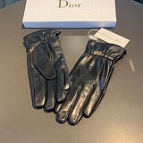 ディオール ロゴ ブラックラムレザーのグローブ 偽物 den24250