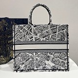 ディオール ブックトート 偽物 バッグ プラン ドゥ パリ ホワイト dec25453