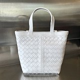 ボッテガヴェネタ スモール 偽物 フリップ フラップ ハンドバッグ boh48567