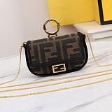 入手困難 フェンディ VERSACE コラボナノ バゲット 偽物 マイクロ バッグ fey71325