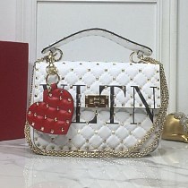 ★日本!!人気!ヴァレンティノ ショルダーバッグ コピー ロックスタッズ スパイク スモール バッグ Vun56675 ★日本!!人気!ヴァレンティノ ショルダーバッグ コピー ロックスタッズ スパイク スモール バッグ Vun56675