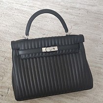 春もの新作エルメス ケリー Kelly25 コピー トリコカラー 外縫いセリエ ナタ erz13673 春もの新作エルメス ケリー Kelly25 コピー トリコカラー 外縫いセリエ ナタ erz13673