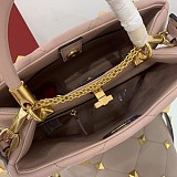 ヴァレンティノ チェーンバッグ 偽物 レディース V0095 Vuy63994