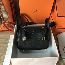 ☆超人気☆エルメス リンディ ミニ ヴェルソ偽物 スイフト シルバー金具he216075 ☆超人気☆エルメス リンディ ミニ ヴェルソ偽物 スイフト シルバー金具he216075
