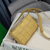 入手困難ボッテガヴェネタ コピー カセット クロスボディバッグ bol94706