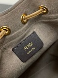 日本未入荷フェンディ モン トレゾール 偽物 スエード FF ミニバッグ fec05192