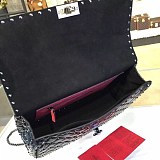 目を惹くカラー【ヴァレンティノ ショルダーバッグ コピー】人気★ロックスタッズ スパイク スモール バッグ Vul77412