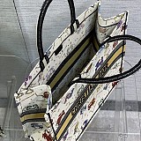 入手困難ディオール BOOK TOTE 偽物 ジャルダン ディヴェール 花柄 刺繍 S M L dew17736