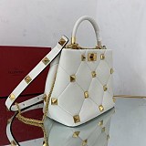 大人気！ヴァレンティノ チェーンバッグ コピー レディース V0520 Vuh42641