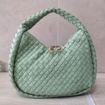 目を惹くカラーボッテガヴェネタ パデッド ジョディ 偽物 青緑 boq24387 目を惹くカラーボッテガヴェネタ パデッド ジョディ 偽物 青緑 boq24387
