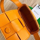お洒落で可愛いボッテガ ヴェネタ キャンディー カセット コピークロスボディミニバッグ bol34389