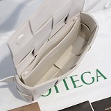 累積売上総額第１位！ボッテガヴェネタ 偽物 カセット クロスボディバッグ bop09030