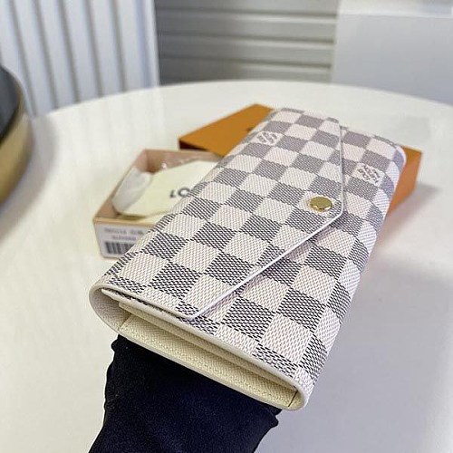 ラッピング無料ルイヴィトン 財布 コピー ポルトフォイユ・サラ LV20289