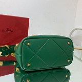 ＊関税込み ヴァレンティノ ハンドバッグ コピー ROMAN STUD QUILTED Vuu09871