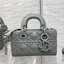完売必至 ディオール マイクロレディ 偽物 ディオール バッグ den97227 完売必至 ディオール マイクロレディ 偽物 ディオール バッグ den97227