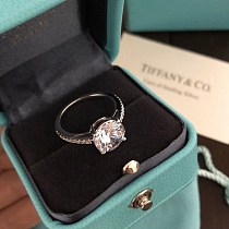 定番【Twiceサナさん着用】ティファニー Soleste 婚約指輪 リング コピー Tim50908 定番【Twiceサナさん着用】ティファニー Soleste 婚約指輪 リング コピー Tim50908