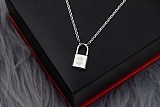 【日本未発売】ルイヴィトン パンダンティフ 偽物 シルバーロックイット ネックレス Q93559